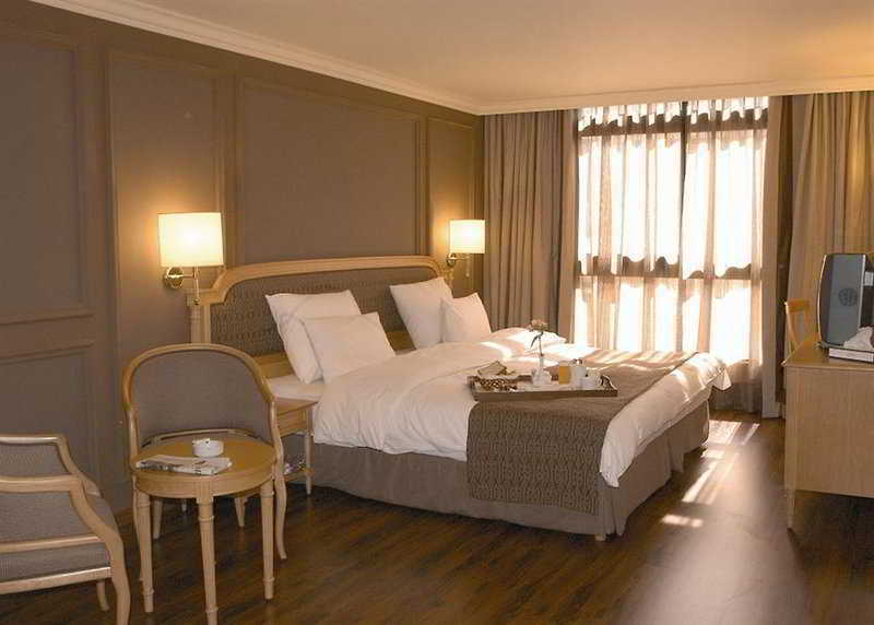 Le Commodore Hotel Beirut Zimmer foto